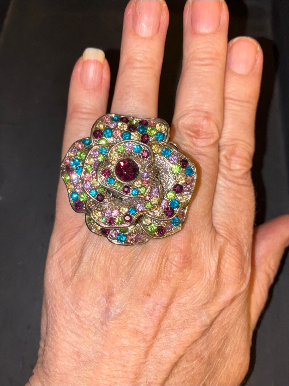 Multicolor Crystal Flower Statement Stretch Ring. - Picture 12 of 13